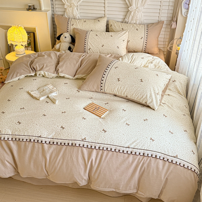 91家纺网 家纺一手货源 找家纺 鑫利来家纺 2026新款古法水洗棉法式花边四件套甄选纯棉花边拼接款四件套印花被套床单单品四件 花间谍