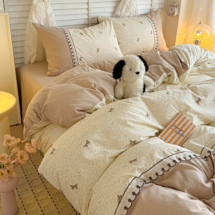 91家纺网 家纺一手货源 找家纺 鑫利来家纺 2026新款古法水洗棉法式花边四件套甄选纯棉花边拼接款四件套印花被套床单单品四件 花间谍