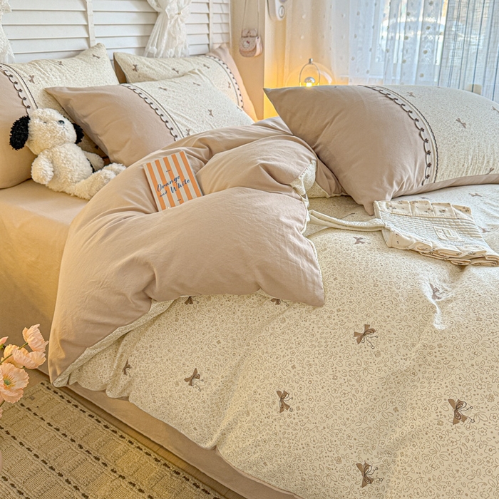 91家纺网 家纺一手货源 找家纺 鑫利来家纺 2026新款古法水洗棉法式花边四件套甄选纯棉花边拼接款四件套印花被套床单单品四件 花间谍