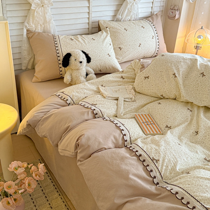 91家纺网 家纺一手货源 找家纺 鑫利来家纺 2026新款古法水洗棉法式花边四件套甄选纯棉花边拼接款四件套印花被套床单单品四件 花间谍