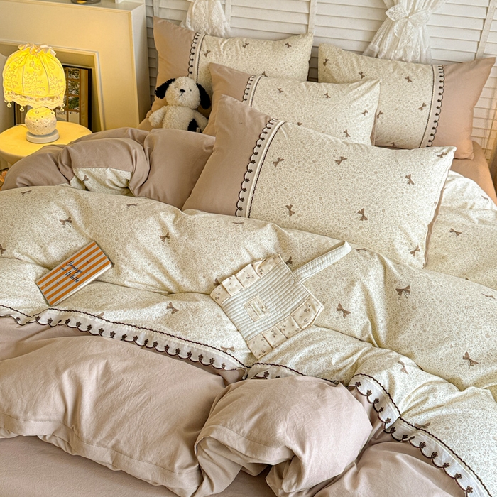 91家纺网 家纺一手货源 找家纺 鑫利来家纺 2026新款古法水洗棉法式花边四件套甄选纯棉花边拼接款四件套印花被套床单单品四件 花间谍