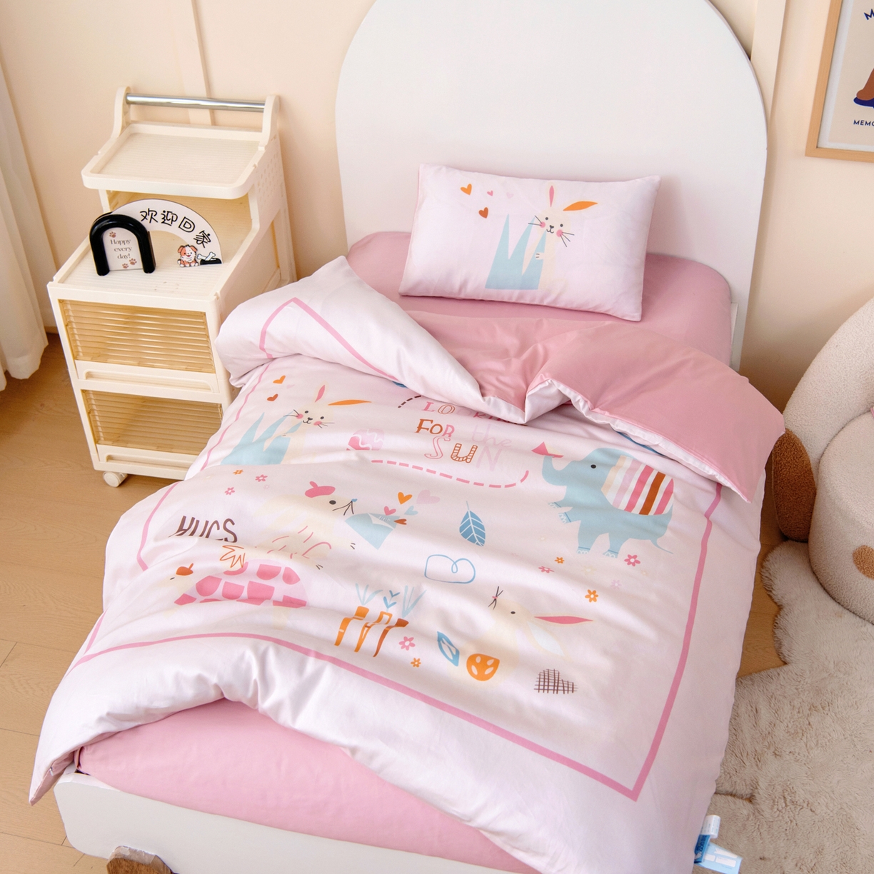 91家纺网 家纺一手货源 找家纺 御棉坊 2026新款60S全棉数码印花幼儿园儿童套件宝宝入园午睡被芯三件套 森林邮递员