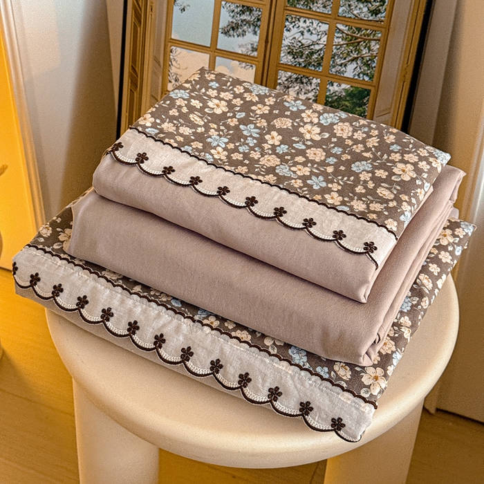 91家纺网 家纺一手货源 找家纺 鑫利来家纺 2026新款古法水洗棉法式花边四件套甄选纯棉花边拼接款四件套印花被套床单单品四件 漫野