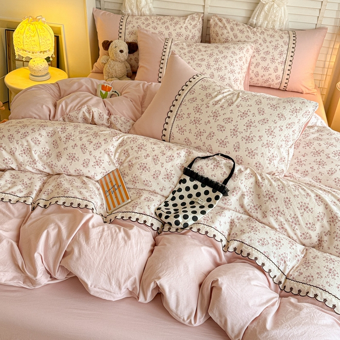 91家纺网 家纺一手货源 找家纺 鑫利来家纺 2026新款古法水洗棉法式花边四件套甄选纯棉花边拼接款四件套印花被套床单单品四件 七分甜