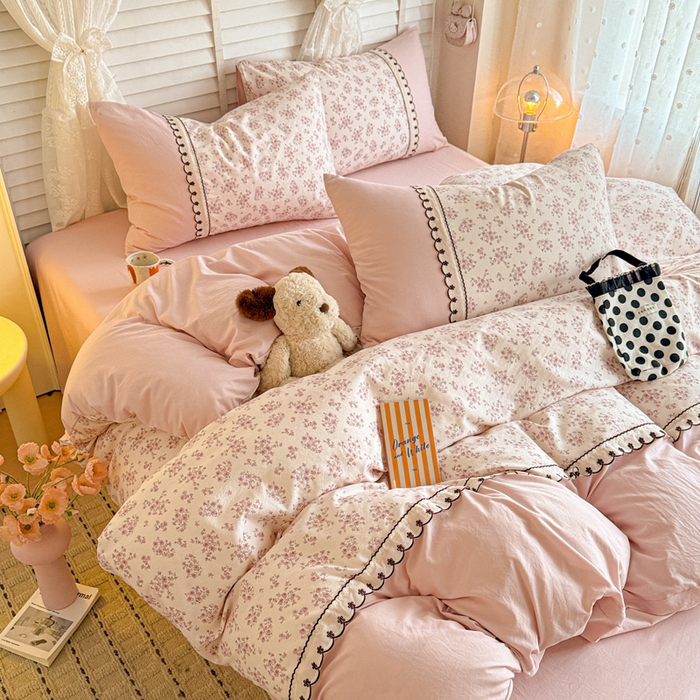 91家纺网 家纺一手货源 找家纺 鑫利来家纺 2026新款古法水洗棉法式花边四件套甄选纯棉花边拼接款四件套印花被套床单单品四件 七分甜