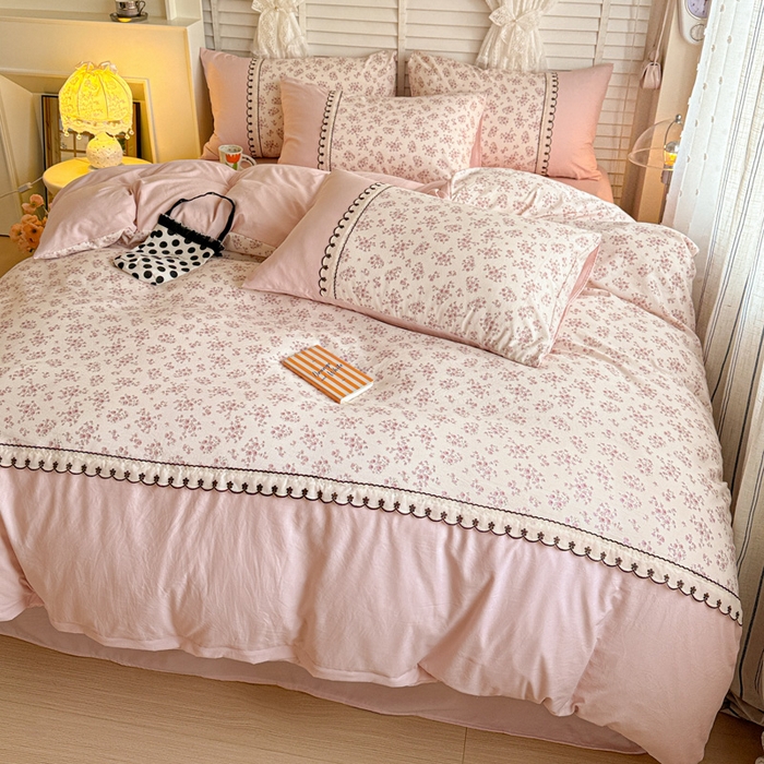 91家纺网 家纺一手货源 找家纺 鑫利来家纺 2026新款古法水洗棉法式花边四件套甄选纯棉花边拼接款四件套印花被套床单单品四件 七分甜