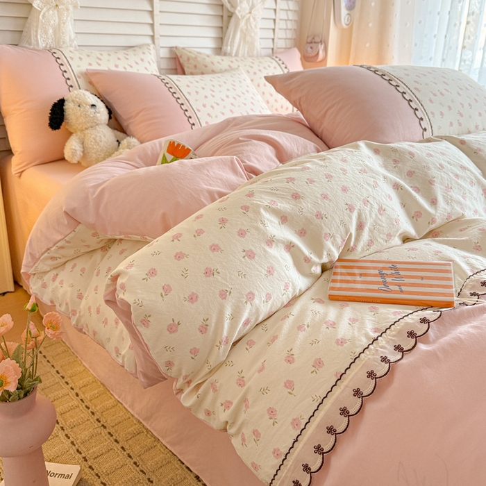 91家纺网 家纺一手货源 找家纺 鑫利来家纺 2026新款古法水洗棉法式花边四件套甄选纯棉花边拼接款四件套印花被套床单单品四件 小玫瑰