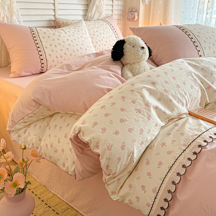 91家纺网 家纺一手货源 找家纺 鑫利来家纺 2026新款古法水洗棉法式花边四件套甄选纯棉花边拼接款四件套印花被套床单单品四件 小玫瑰