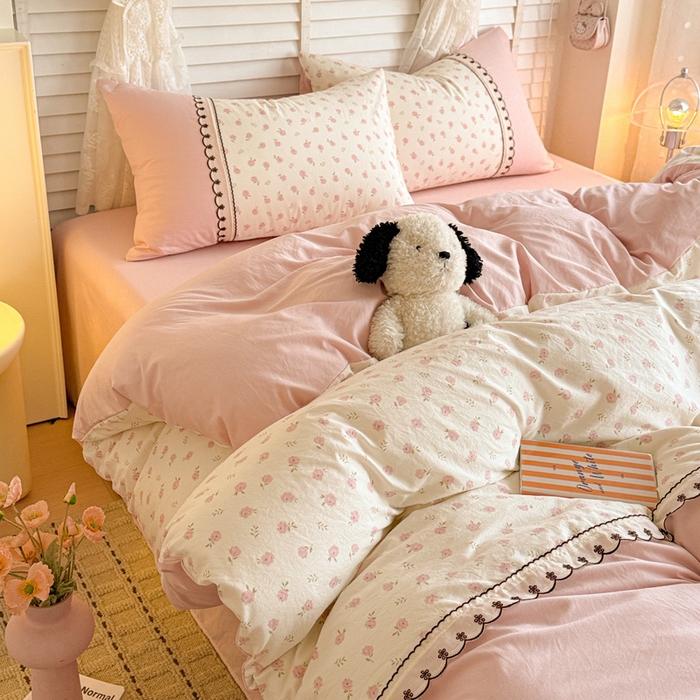 91家纺网 家纺一手货源 找家纺 鑫利来家纺 2026新款古法水洗棉法式花边四件套甄选纯棉花边拼接款四件套印花被套床单单品四件 小玫瑰