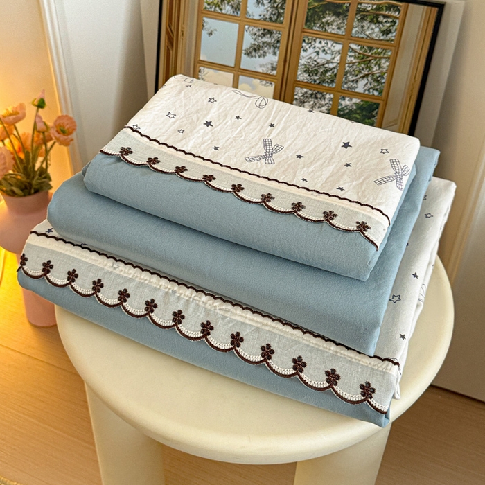 91家纺网 家纺一手货源 找家纺 鑫利来家纺 2026新款古法水洗棉法式花边四件套甄选纯棉花边拼接款四件套印花被套床单单品四件 雨沫