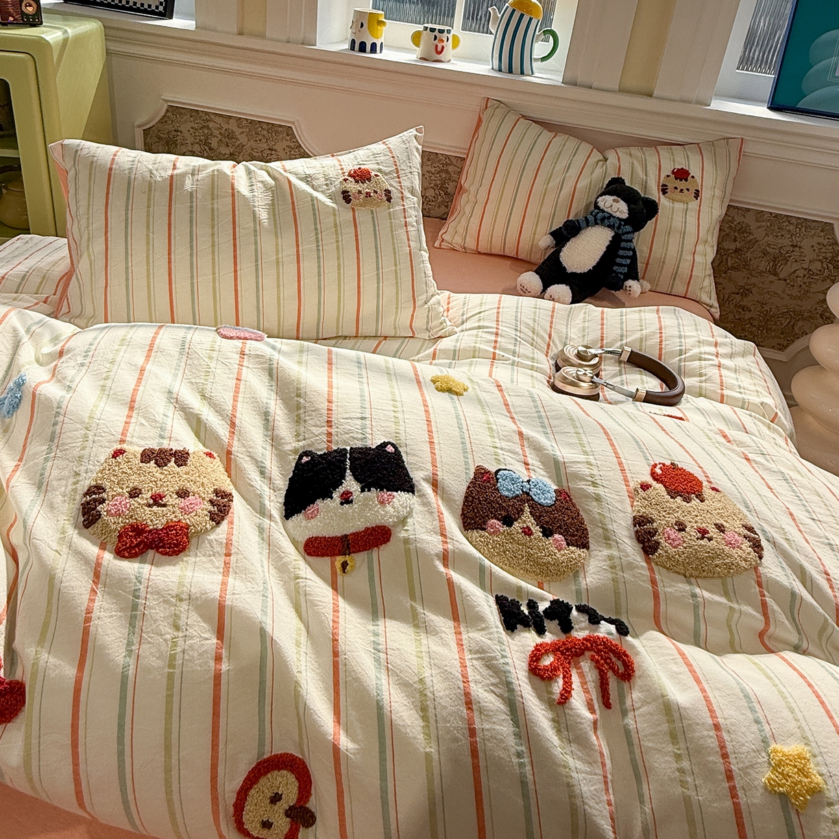 91家纺网 家纺一手货源 找家纺 曼町家居 2026春夏全棉纯棉水洗棉毛巾绣四件套 咪哈友