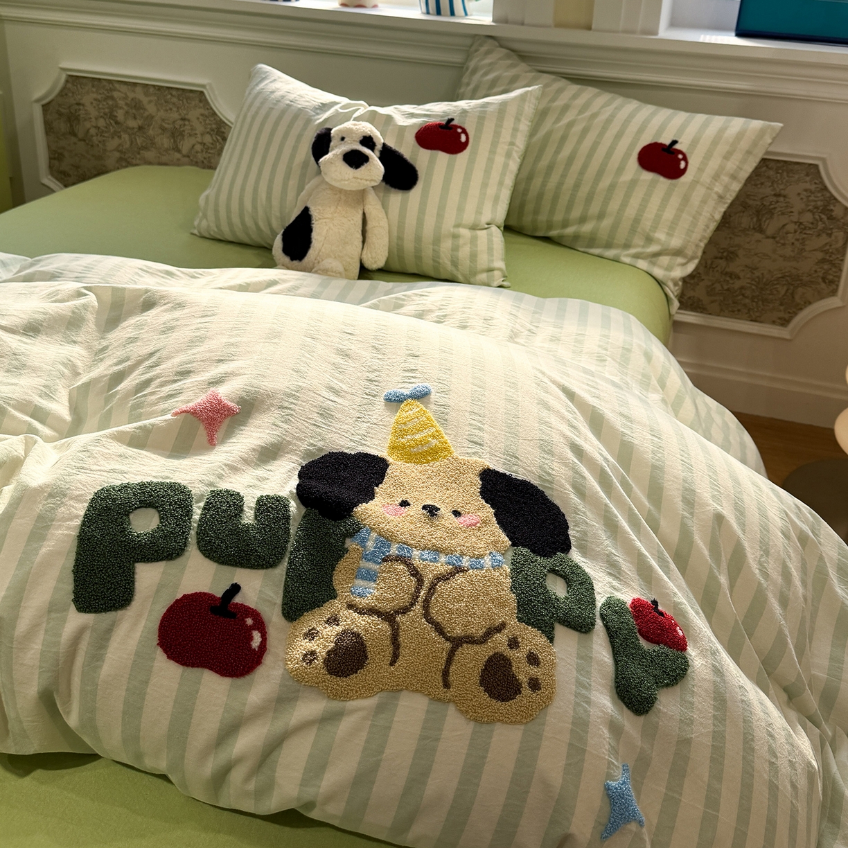 91家纺网 家纺一手货源 找家纺 曼町家居 2026春夏全棉纯棉水洗棉毛巾绣四件套 噗噗狗