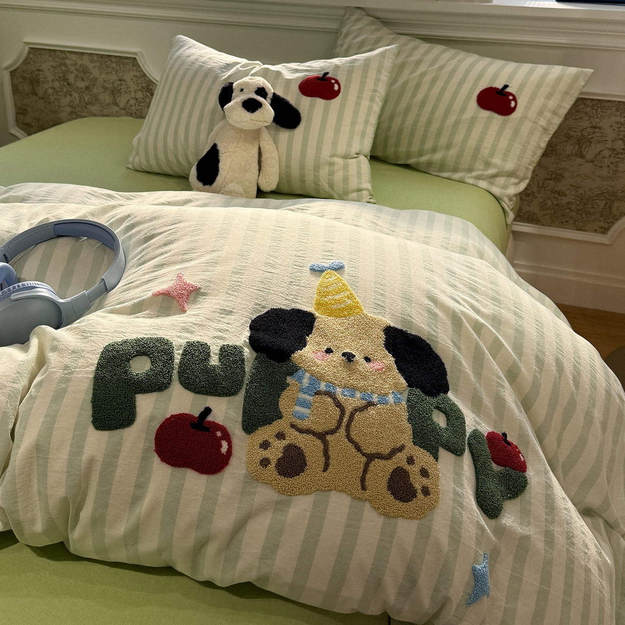 91家纺网 家纺一手货源 找家纺 曼町家居 2026春夏全棉纯棉水洗棉毛巾绣四件套 噗噗狗