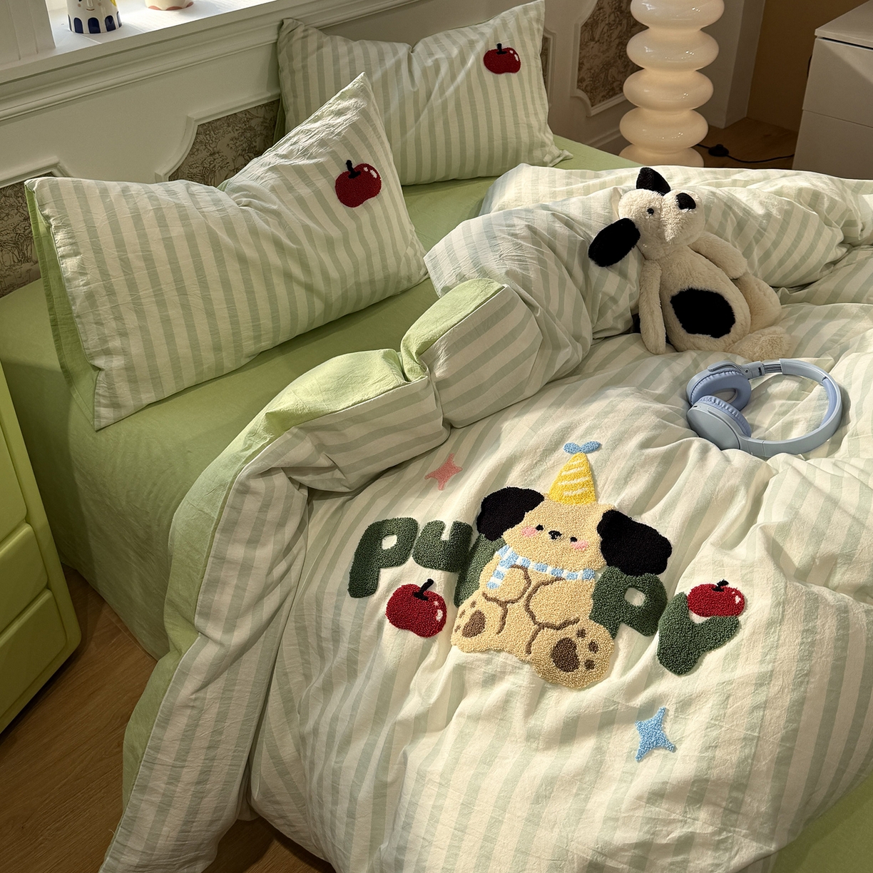 91家纺网 家纺一手货源 找家纺 曼町家居 2026春夏全棉纯棉水洗棉毛巾绣四件套 噗噗狗