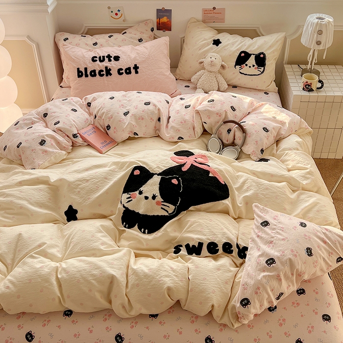 91家纺网 家纺一手货源 找家纺 繁花家居 2026新款云感泡芙棉邹邹木棉可爱童趣贴布绣毛巾绣四件套 窝系猫
