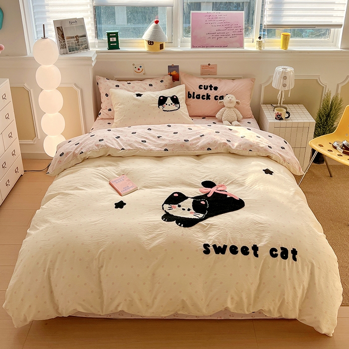 91家纺网 家纺一手货源 找家纺 繁花家居 2026新款云感泡芙棉邹邹木棉可爱童趣贴布绣毛巾绣四件套 窝系猫