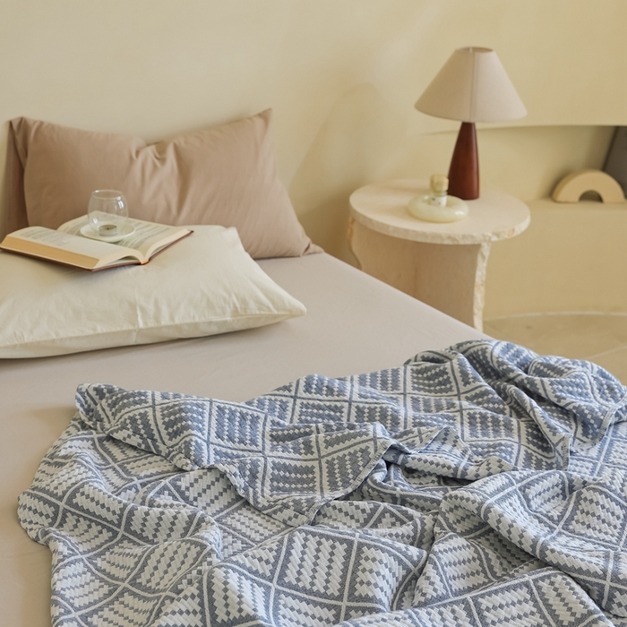 91家纺网 家纺一手货源 找家纺 朴尔家纺-毛巾被 2026新款格调简约风全棉纯棉三层纱布毛巾被-朴尔经典款常年备货 曼城时光-灰