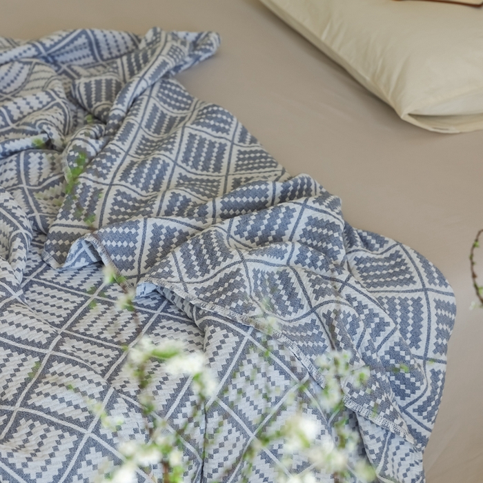 91家纺网 家纺一手货源 找家纺 朴尔家纺-毛巾被 2026新款格调简约风全棉纯棉三层纱布毛巾被-朴尔经典款常年备货 曼城时光-灰