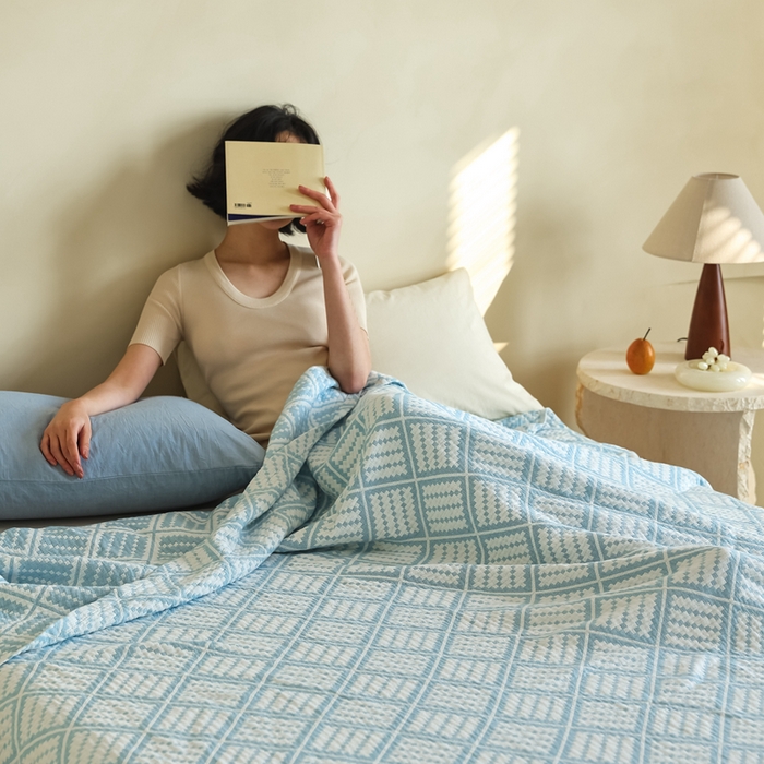 91家纺网 家纺一手货源 找家纺 朴尔家纺-毛巾被 2026新款格调简约风全棉纯棉三层纱布毛巾被-朴尔经典款常年备货 曼城时光-蓝