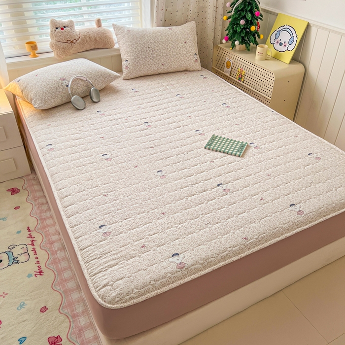 91家纺网 家纺一手货源 找家纺 赛丽雅 2026新款夹棉床笠三件套加厚床垫保护套 爱心狗狗