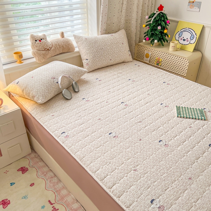 91家纺网 家纺一手货源 找家纺 赛丽雅 2026新款夹棉床笠三件套加厚床垫保护套 爱心狗狗