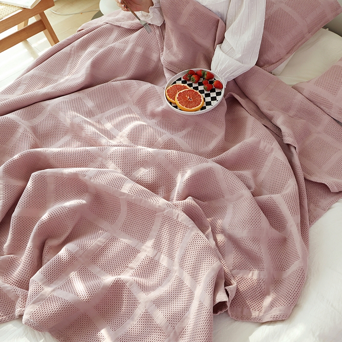 91家纺网 家纺一手货源 找家纺 朴尔家纺-毛巾被 2026新款全棉纯棉质朴方格风立体华夫格透气纱布毛巾被-朴尔经典款常年备货 方格华夫格-粉