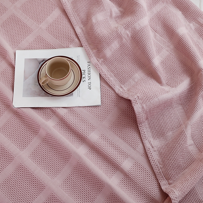 91家纺网 家纺一手货源 找家纺 朴尔家纺-毛巾被 2026新款全棉纯棉质朴方格风立体华夫格透气纱布毛巾被-朴尔经典款常年备货 方格华夫格-粉