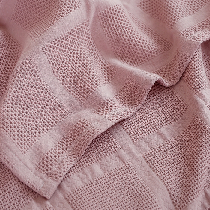 91家纺网 家纺一手货源 找家纺 朴尔家纺-毛巾被 2026新款全棉纯棉质朴方格风立体华夫格透气纱布毛巾被-朴尔经典款常年备货 方格华夫格-粉