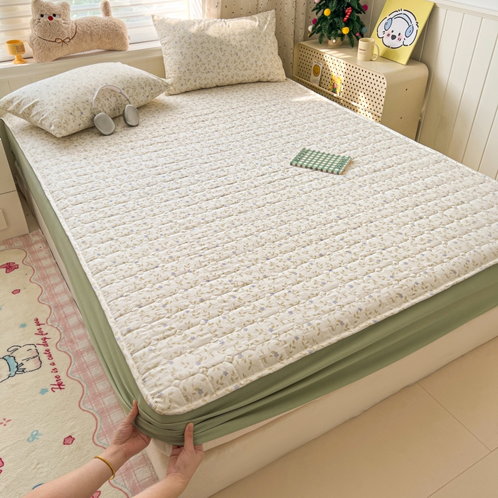 91家纺网 家纺一手货源 找家纺 赛丽雅 2026新款夹棉床笠三件套加厚床垫保护套 春风里