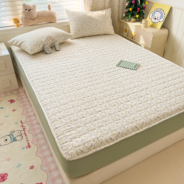 91家纺网 家纺一手货源 找家纺 赛丽雅 2026新款夹棉床笠三件套加厚床垫保护套 春风里