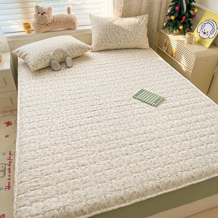 91家纺网 家纺一手货源 找家纺 赛丽雅 2026新款夹棉床笠三件套加厚床垫保护套 春风里