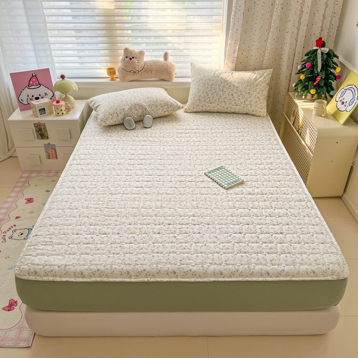 91家纺网 家纺一手货源 找家纺 赛丽雅 2026新款夹棉床笠三件套加厚床垫保护套 春风里