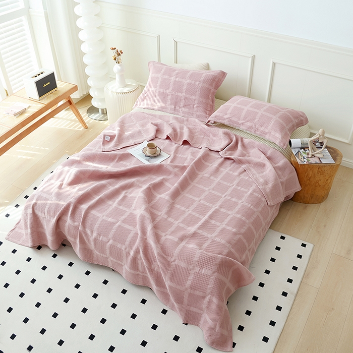 91家纺网 家纺一手货源 找家纺 朴尔家纺-毛巾被 2026新款全棉纯棉质朴方格风立体华夫格透气纱布毛巾被-朴尔经典款常年备货 方格华夫格-粉