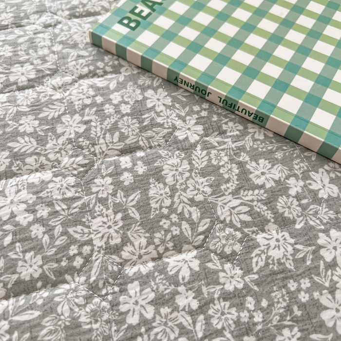 91家纺网 家纺一手货源 找家纺 赛丽雅 2026新款夹棉床笠三件套加厚床垫保护套 华茵春日