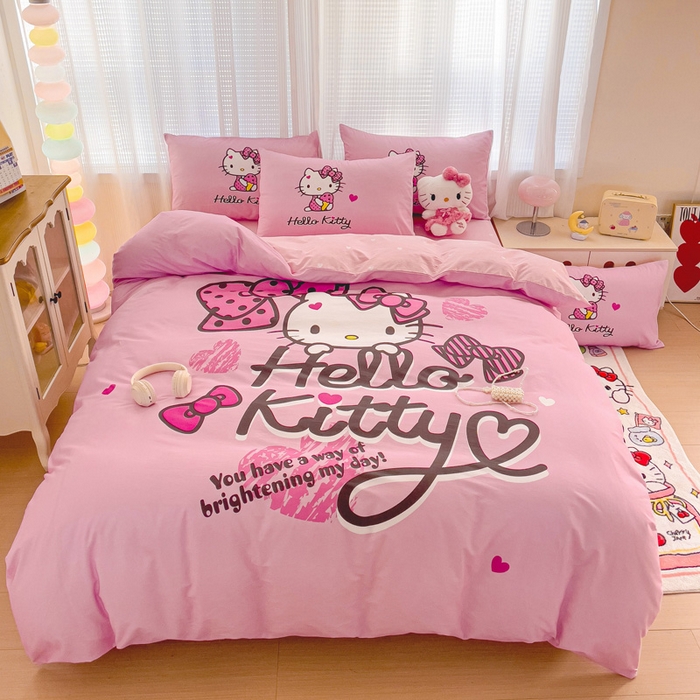 91家纺网 家纺一手货源 找家纺 朵希曼 2026新款正版授权全棉大版数码印花三丽鸥系列四件套 凯蒂宝贝