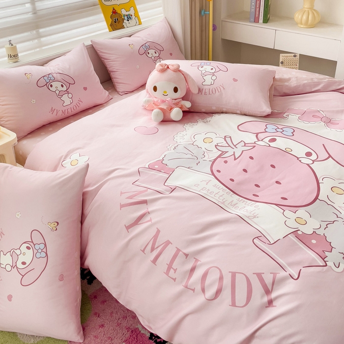 91家纺网 家纺一手货源 找家纺 朵希曼 2026新款正版授权全棉大版数码印花三丽鸥系列四件套 粉兔草莓