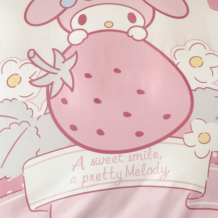 91家纺网 家纺一手货源 找家纺 朵希曼 2026新款正版授权全棉大版数码印花三丽鸥系列四件套 粉兔草莓