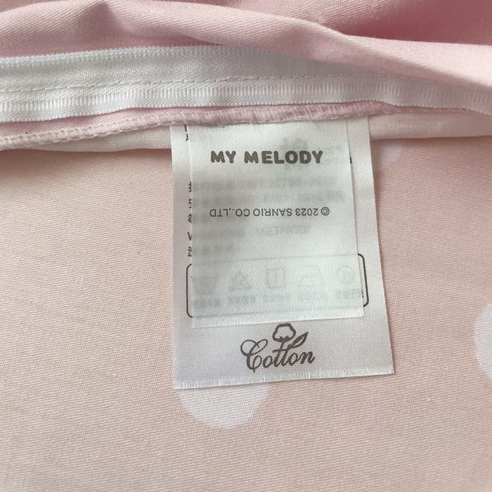 91家纺网 家纺一手货源 找家纺 朵希曼 2026新款正版授权全棉大版数码印花三丽鸥系列四件套 粉兔草莓