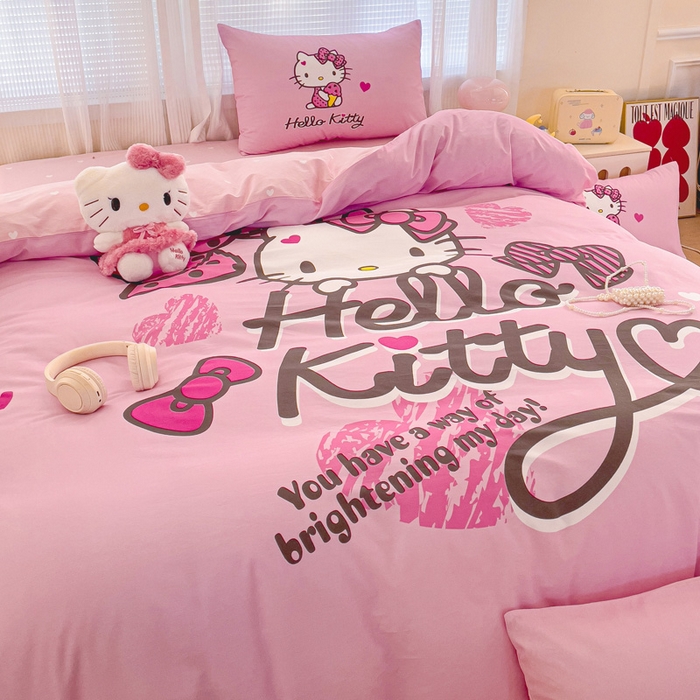 91家纺网 家纺一手货源 找家纺 朵希曼 2026新款正版授权全棉大版数码印花三丽鸥系列四件套 凯蒂宝贝