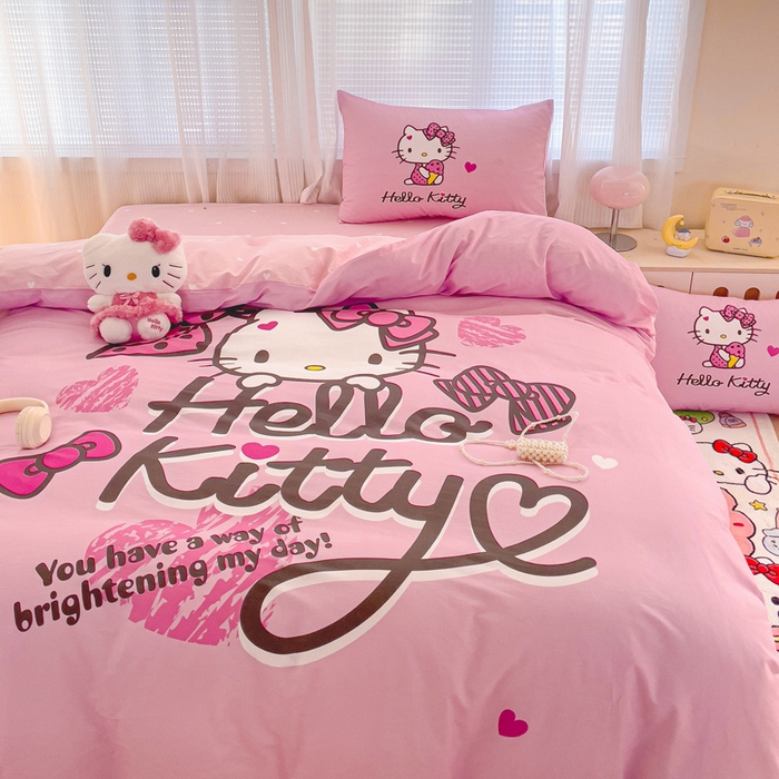 91家纺网 家纺一手货源 找家纺 朵希曼 2026新款正版授权全棉大版数码印花三丽鸥系列四件套 凯蒂宝贝