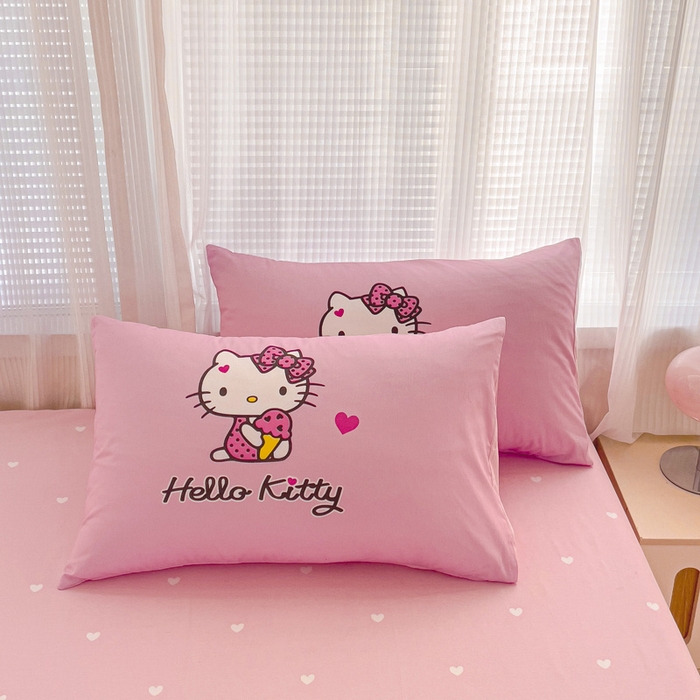 91家纺网 家纺一手货源 找家纺 朵希曼 2026新款正版授权全棉大版数码印花三丽鸥系列四件套 凯蒂宝贝