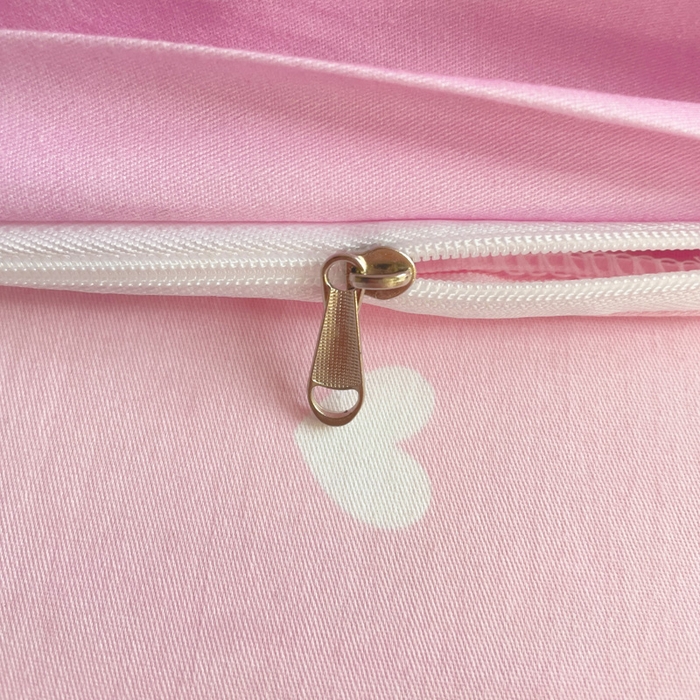 91家纺网 家纺一手货源 找家纺 朵希曼 2026新款正版授权全棉大版数码印花三丽鸥系列四件套 凯蒂宝贝