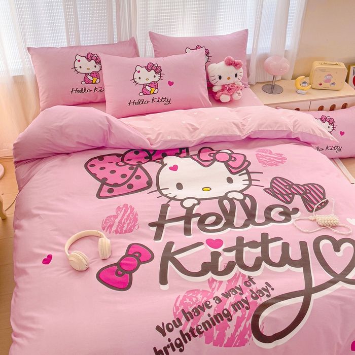 91家纺网 家纺一手货源 找家纺 朵希曼 2026新款正版授权全棉大版数码印花三丽鸥系列四件套 凯蒂宝贝