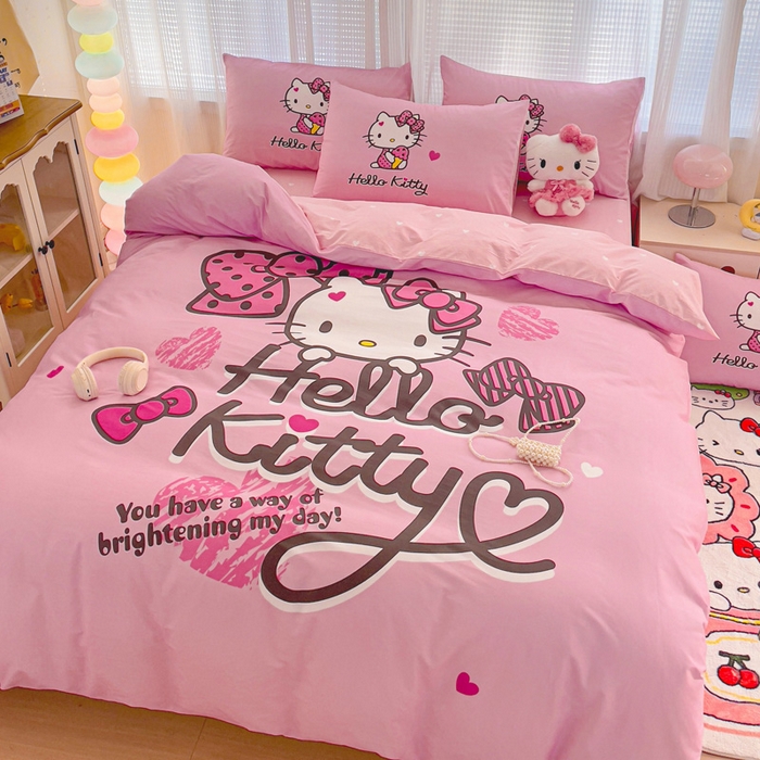 91家纺网 家纺一手货源 找家纺 朵希曼 2026新款正版授权全棉大版数码印花三丽鸥系列四件套 凯蒂宝贝