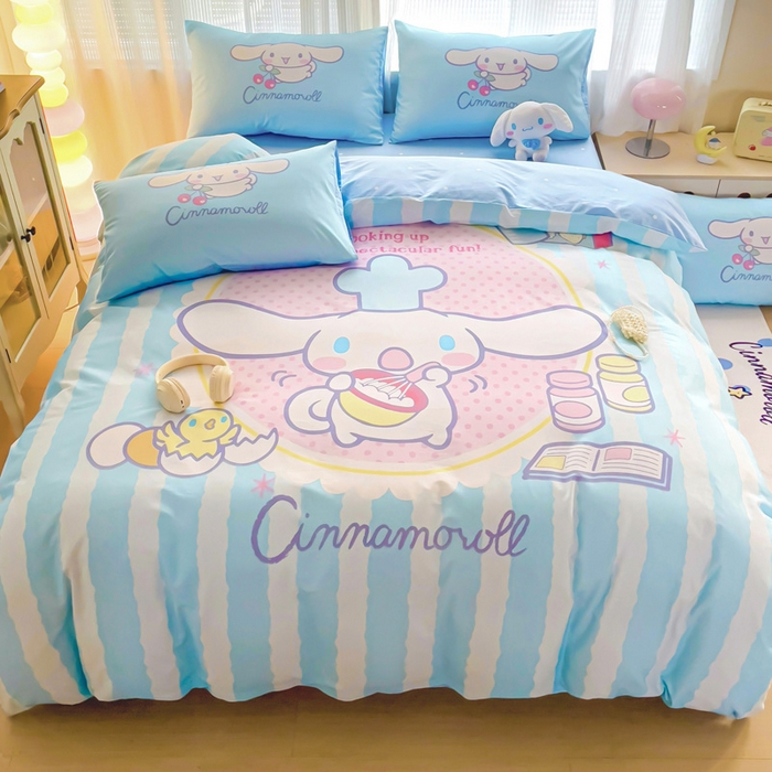 91家纺网 家纺一手货源 找家纺 朵希曼 2026新款正版授权全棉大版数码印花三丽鸥系列四件套 竖条大耳狗