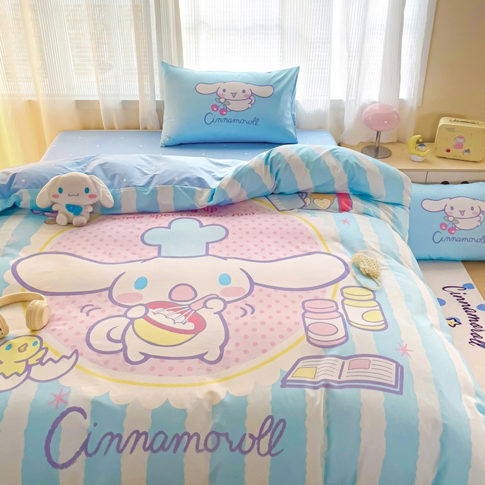 91家纺网 家纺一手货源 找家纺 朵希曼 2026新款正版授权全棉大版数码印花三丽鸥系列四件套 竖条大耳狗