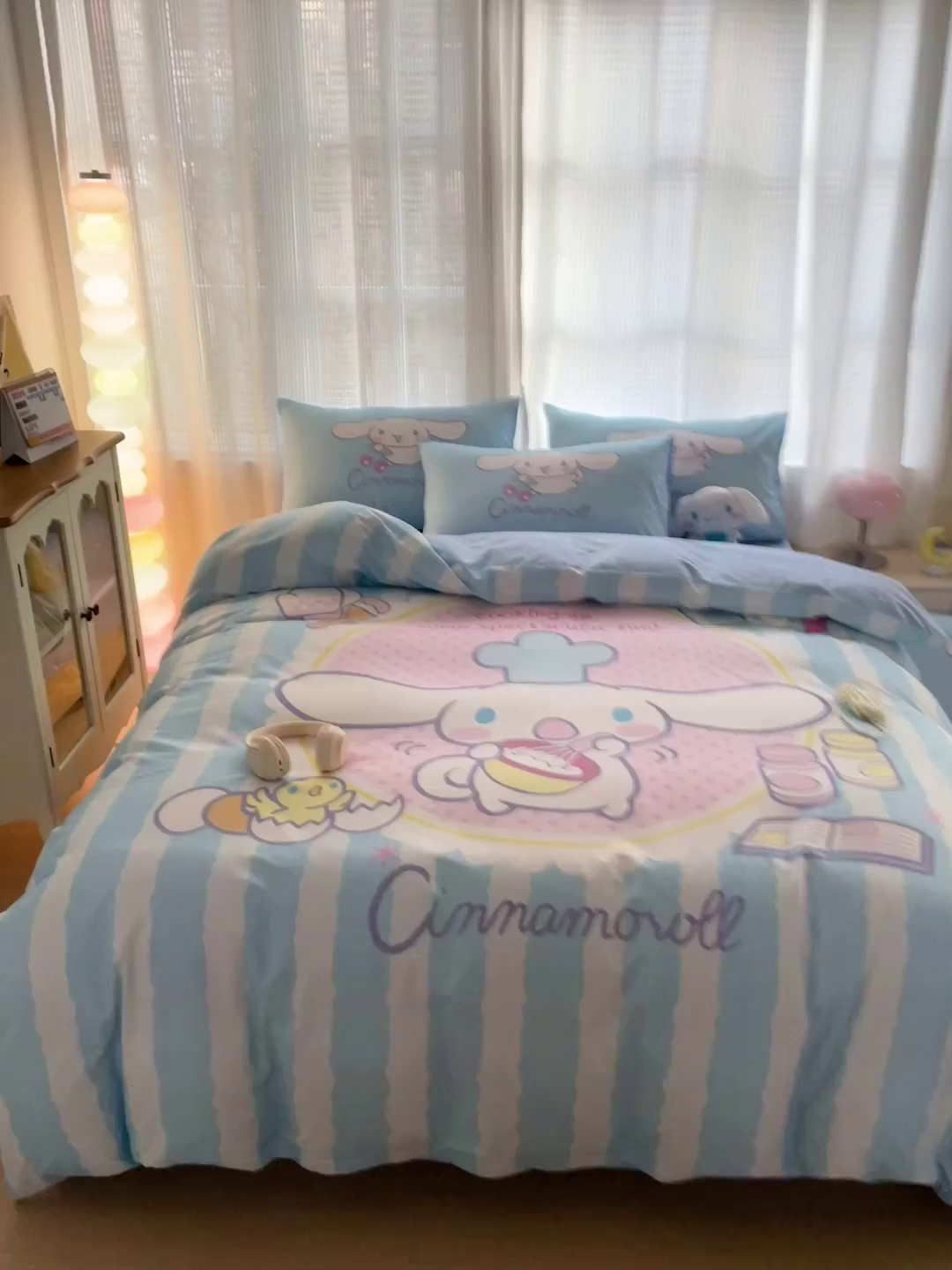 91家纺网 家纺一手货源 找家纺 朵希曼 2026新款正版授权全棉大版数码印花三丽鸥系列四件套 竖条大耳狗