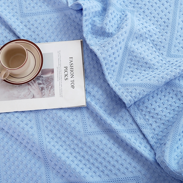 91家纺网 家纺一手货源 找家纺 朴尔家纺-毛巾被 2026新款全棉纯棉摩拉山峦风立体透气蜂窝华夫格纱布毛巾被-朴尔经典款常年备货 波浪华夫格-浅蓝