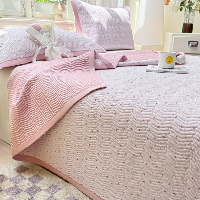 91家纺网 家纺一手货源 找家纺 满座家居 2026 新款莫代尔天丝床盖三件套小清新床盖（含手提包装） 小樱桃