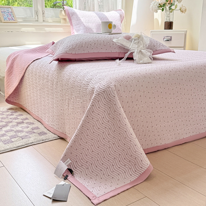 91家纺网 家纺一手货源 找家纺 满座家居 2026 新款莫代尔天丝床盖三件套小清新床盖（含手提包装） 小樱桃